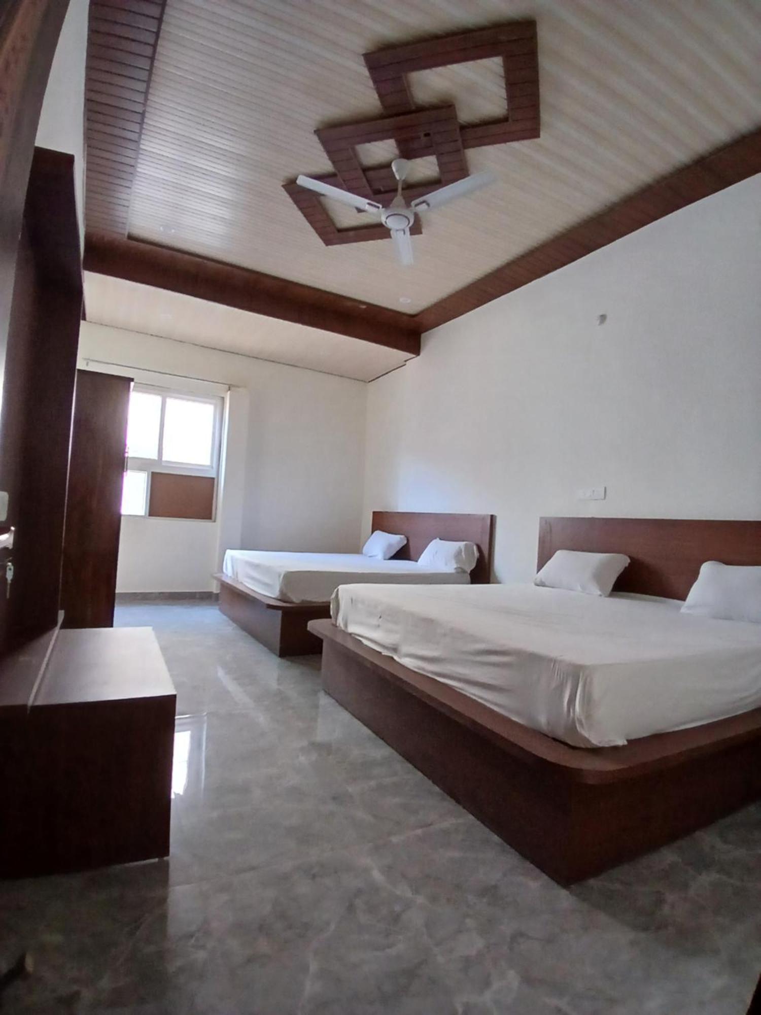 Hotel Braj Nikunj ! Near New Rangj Ji Temple, Prem Mandir, Isckon Temple ! Fully Air Conditioned And Prime Located Place